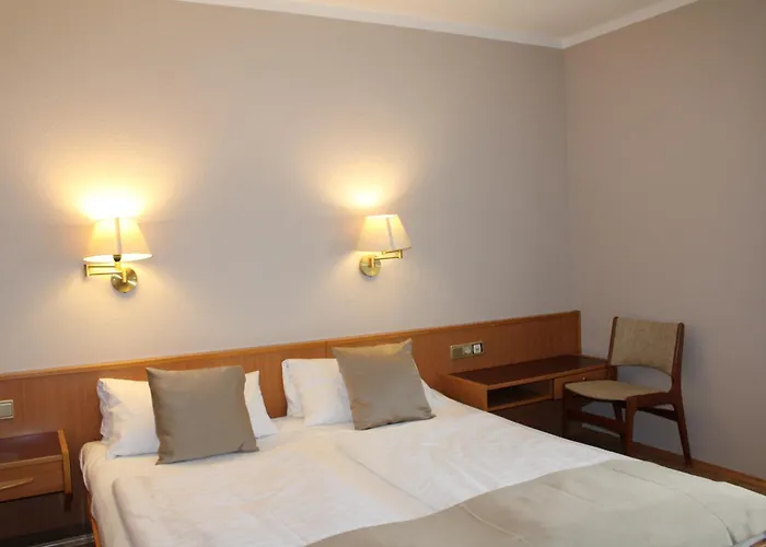 Zum Kaffeekaennchen Otel 2*